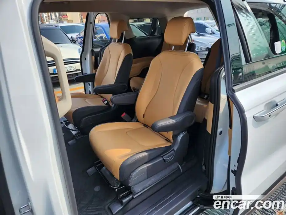 Kia Canival 2023 2.2 Автомат в Москве № 716570, фото 14