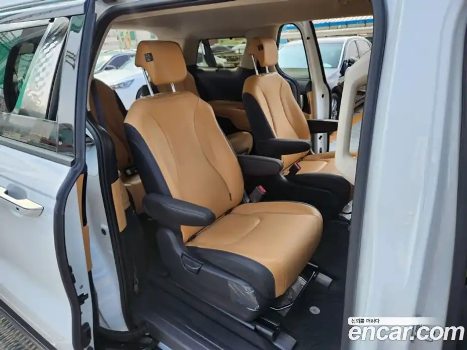 Kia Canival 2023 2.2 Автомат в Москве № 716570, фото 15