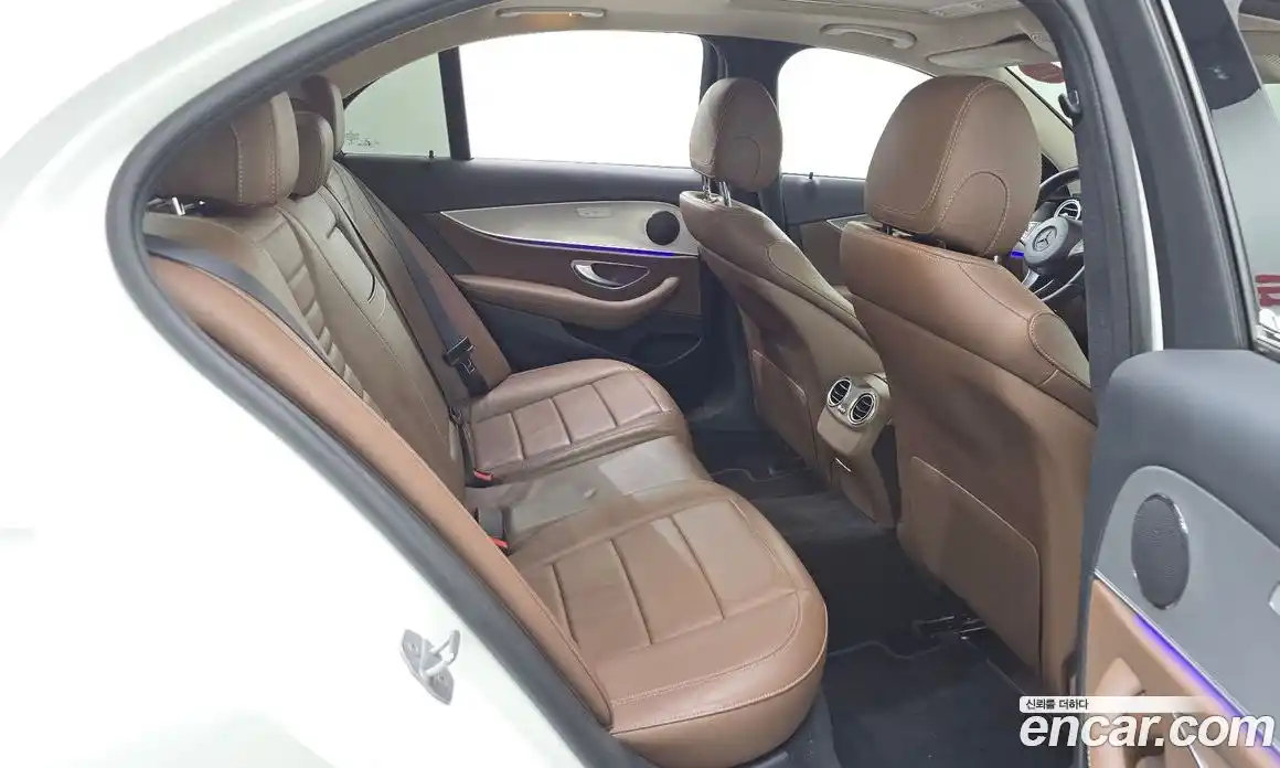 Mercedes-Benz E-Class 2018 2.0 Автомат в Москве № 722759, фото 12