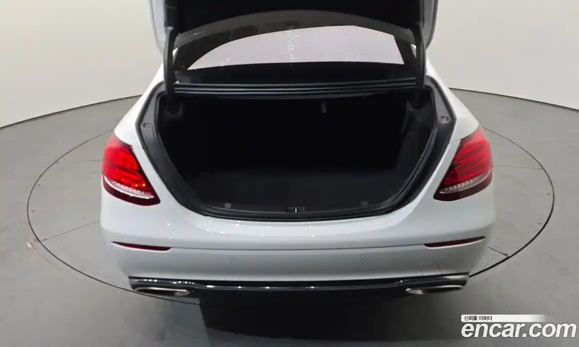 Mercedes-Benz E-Class 2018 2.0 Автомат в Москве № 722759, фото 20