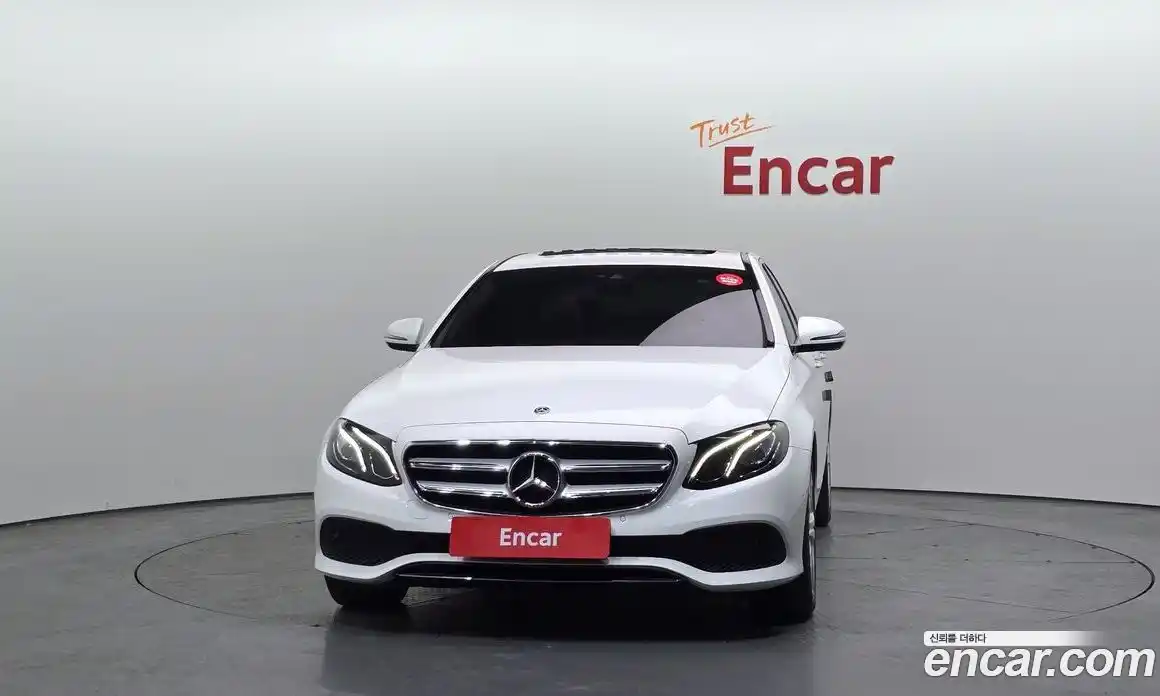 Mercedes-Benz E-Class 2018 2.0 Автомат в Москве № 722759, фото 3