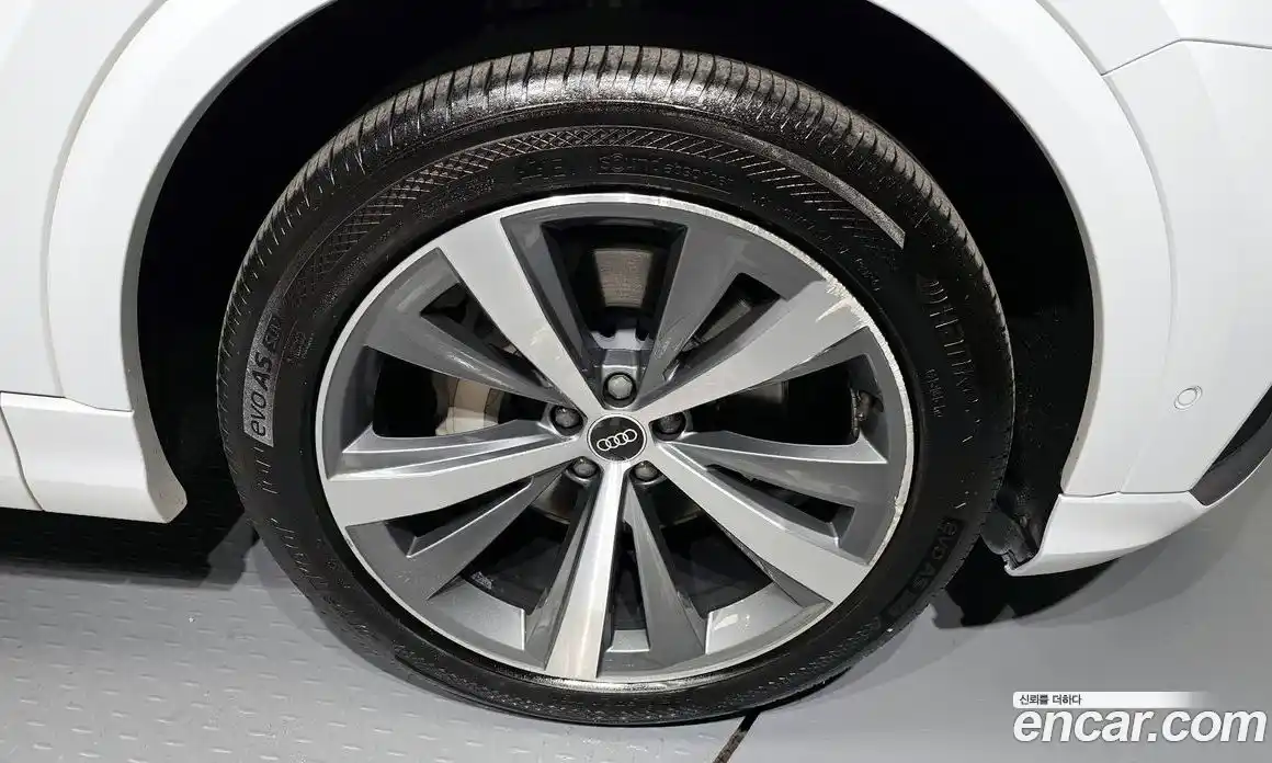 Audi Q8 2021 3.0 Автомат в Москве № 723539, фото 5