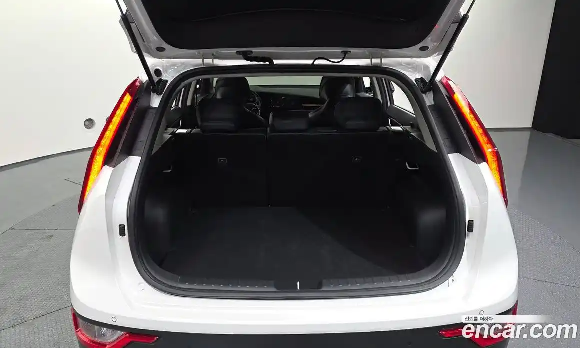 Kia Niro 2022 1.6 Автомат в Москве № 746212, фото 19