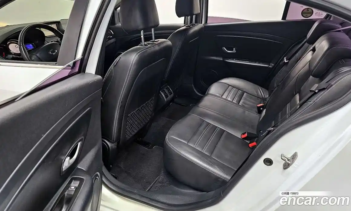 Renault SM3 2016 1.6 Автомат в Москве № 746853, фото 11