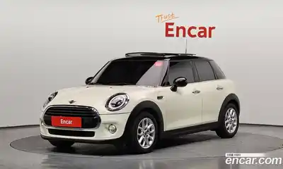 Mini Cooper 2019 1.5 Автомат в Москве № 749804, миниатюра 1