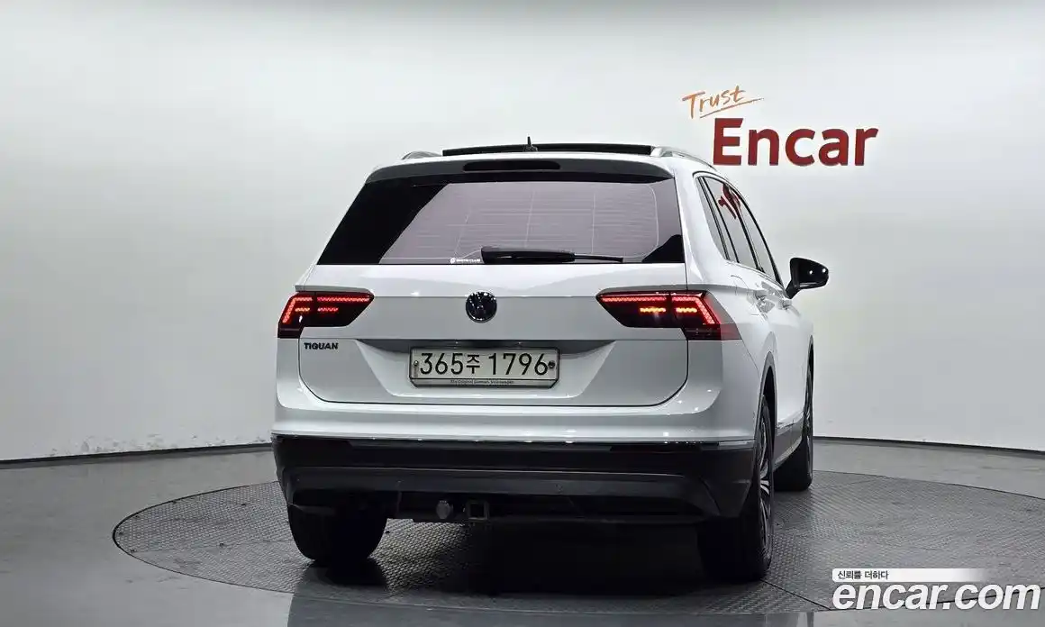 Volkswagen Tiguan 2020 2.0 Автомат в Москве № 750047, фото 3