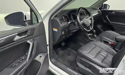 Volkswagen Tiguan 2020 2.0 Автомат в Москве № 750047, миниатюра 10