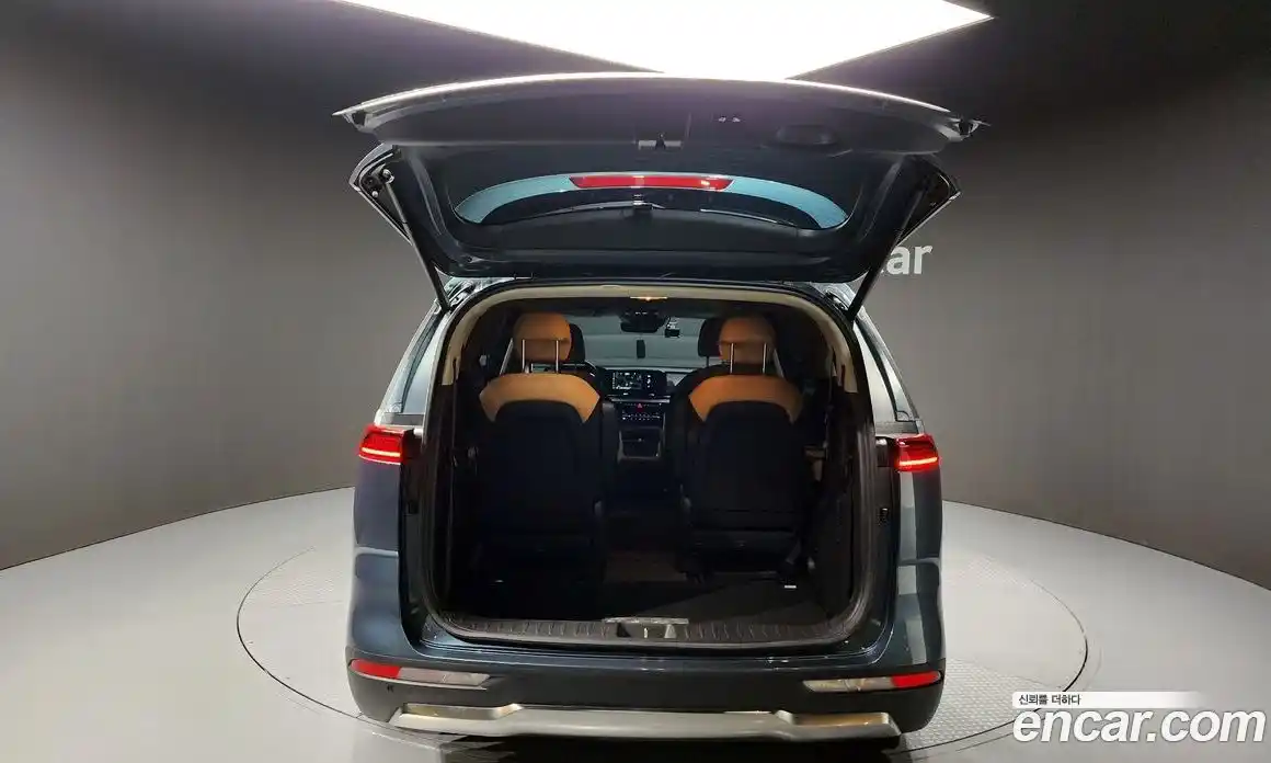 Kia Canival 2023 3.5 Автомат в Москве № 757883, фото 20