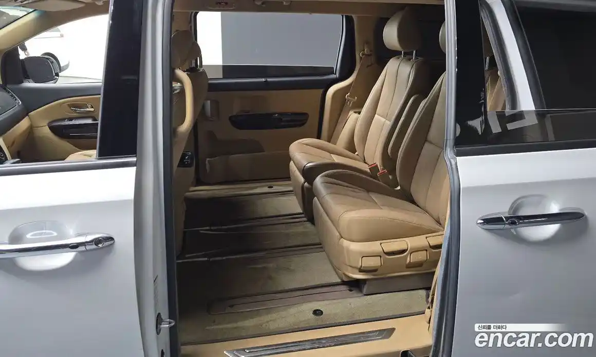 Kia Canival 2018 3.3 Автомат в Москве № 758768, фото 11