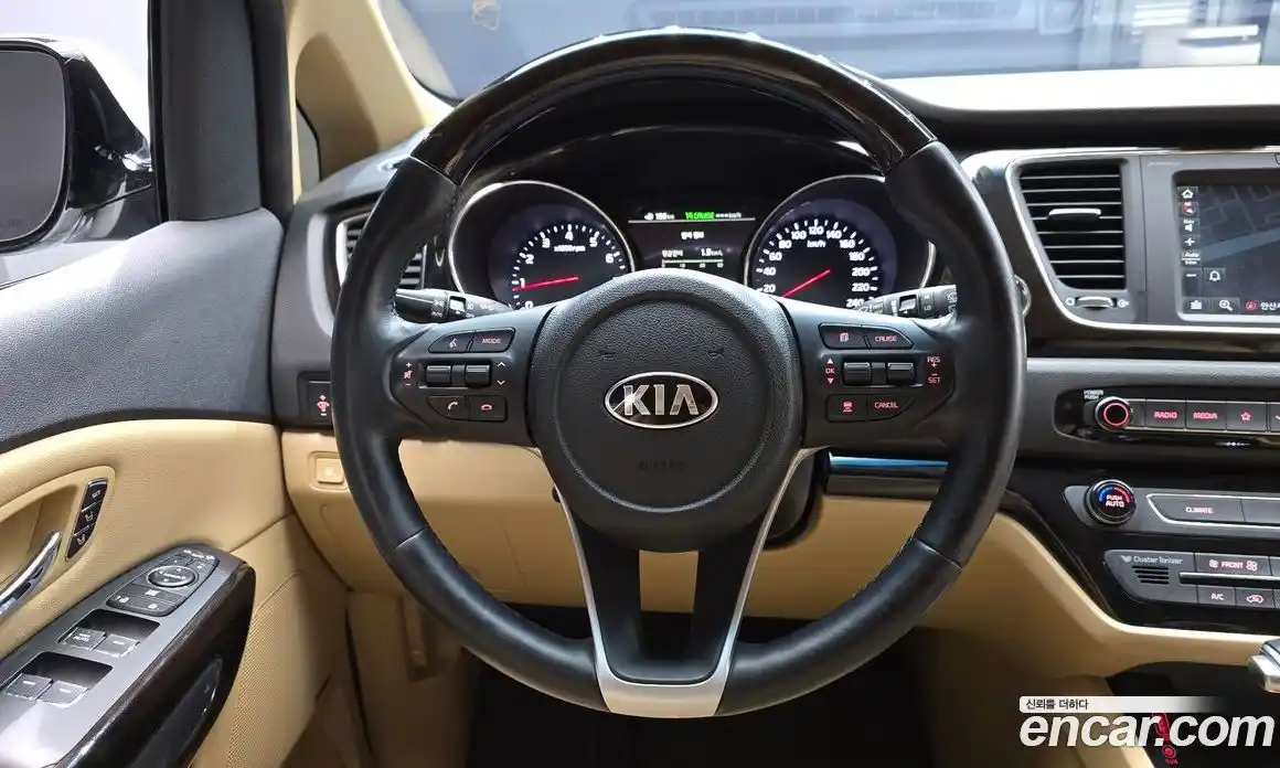 Kia Canival 2018 3.3 Автомат в Москве № 758768, фото 13