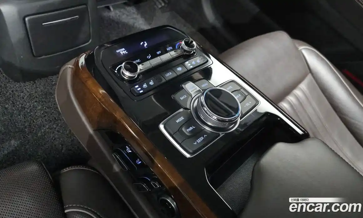 Genesis EQ900 2017 3.3 Автомат в Москве № 759364, фото 18