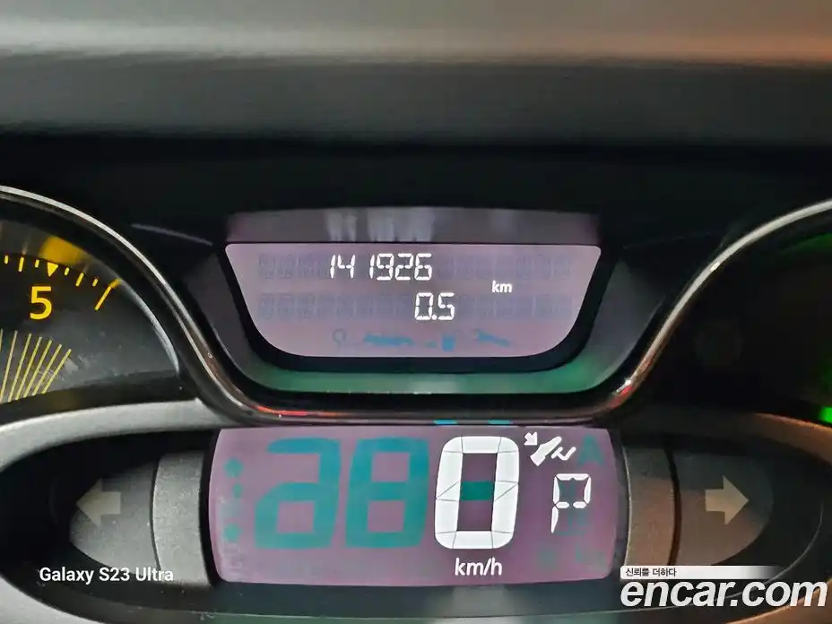 Renault QM3 2014 1.5 Автомат в Москве № 183310, фото 12