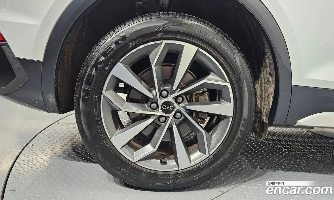 Audi Q5 2023 2.0 Автомат в Москве № 212315, фото 5