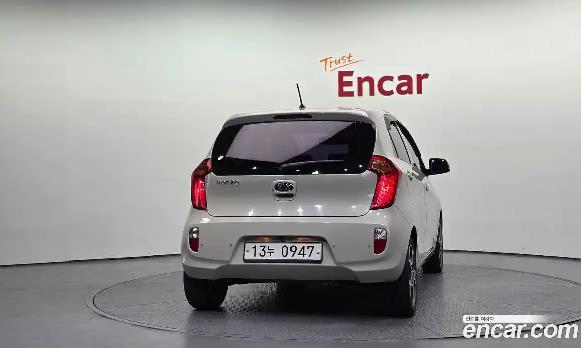 Kia Morning 2013 1.0 Автомат в Москве № 716202, фото 4