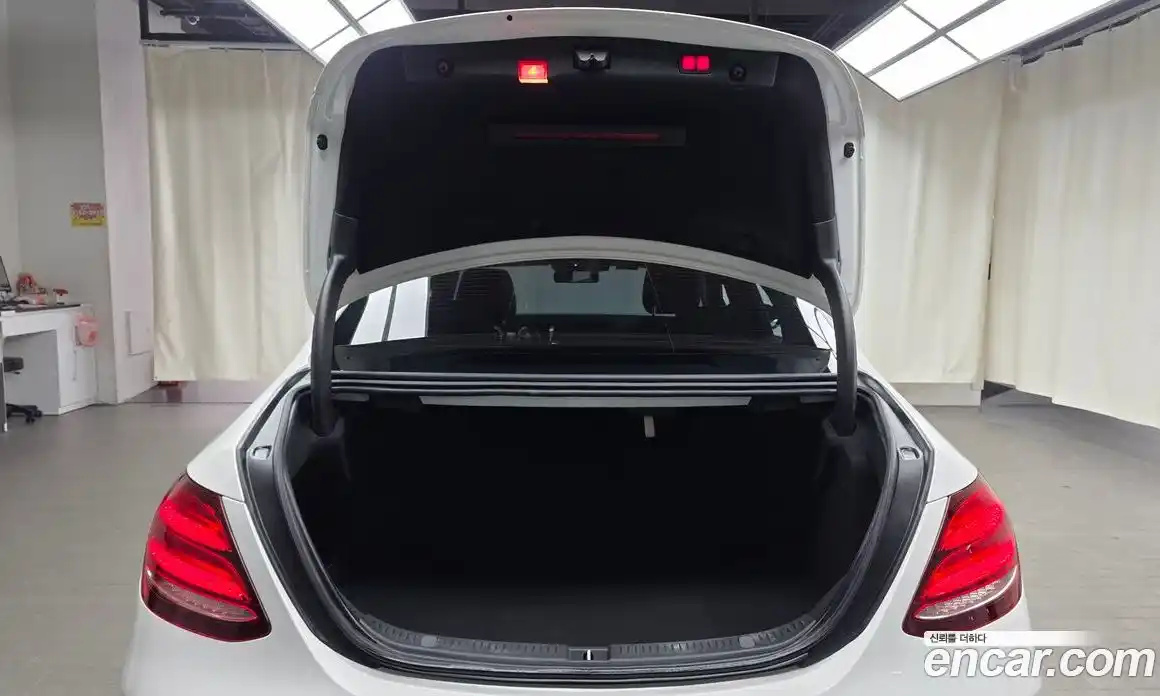 Mercedes-Benz E-Class 2017 2.0 Автомат в Москве № 722688, фото 20