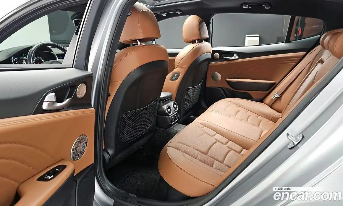 Kia Stinger 2023 3.3 Автомат в Москве № 746164, фото 10