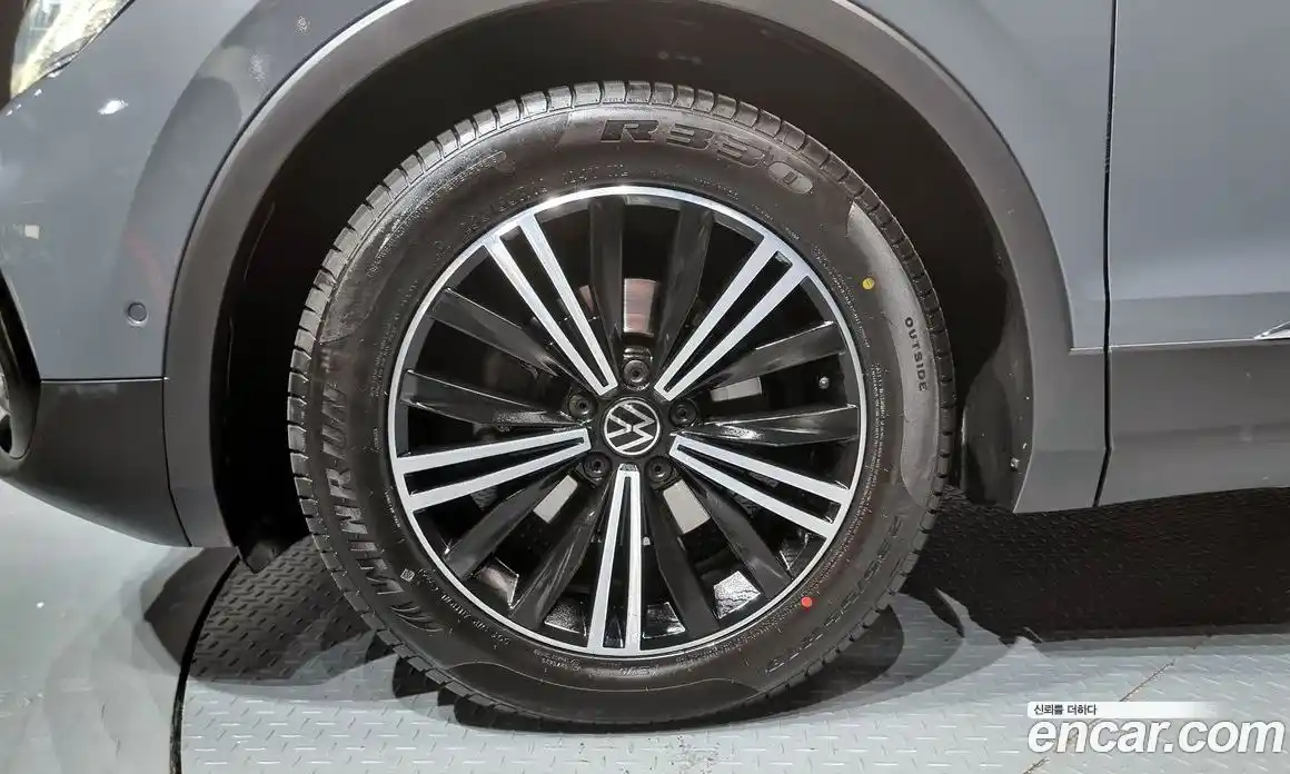 Volkswagen Tiguan 2022 2.0 Автомат в Москве № 750066, фото 5