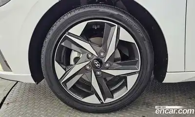 Hyundai Avante 2023 1.6 Автомат в Москве № 756333, миниатюра 5