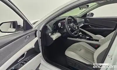 Hyundai Avante 2023 1.6 Автомат в Москве № 756333, миниатюра 10