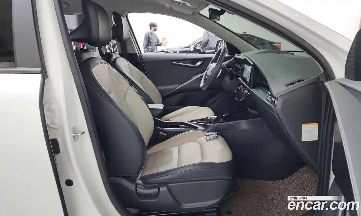 Kia Niro 2023 1.6 Автомат в Москве № 758263, фото 11