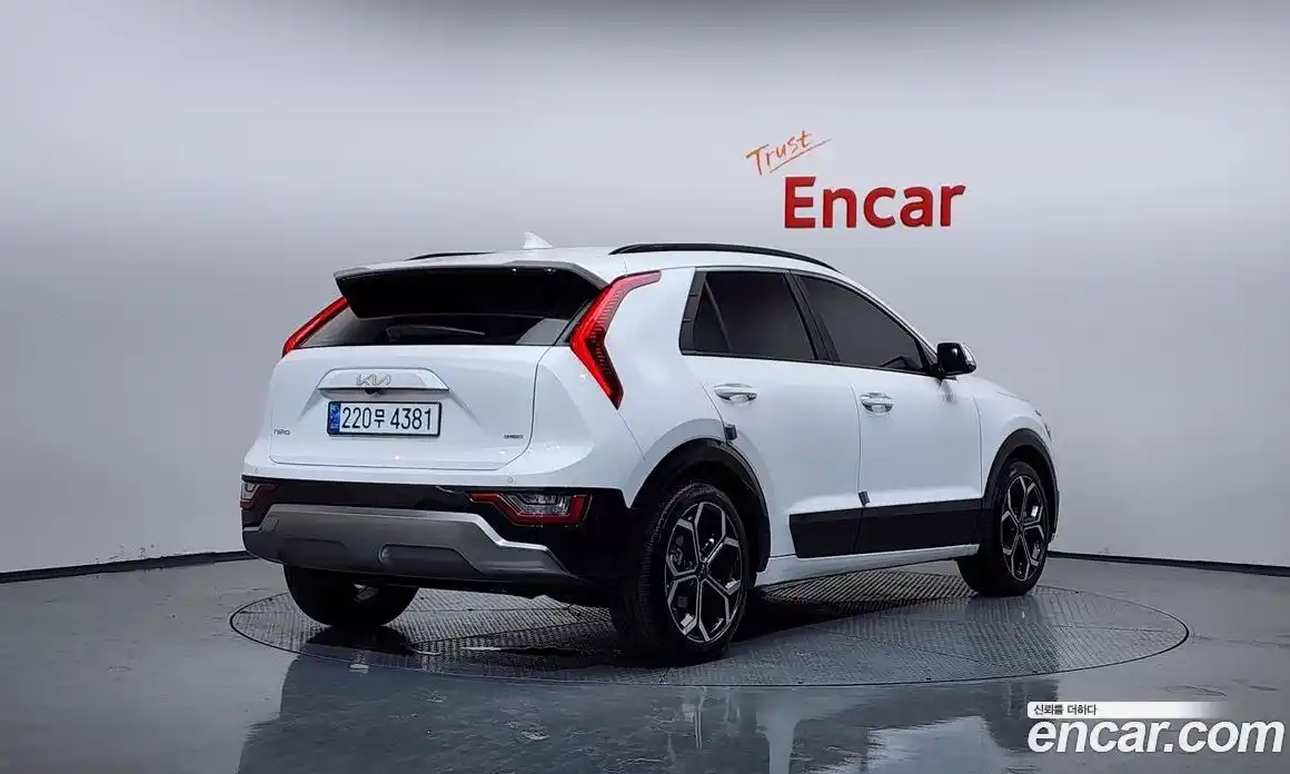 Kia Niro 2023 1.6 Автомат в Москве № 758263, фото 2