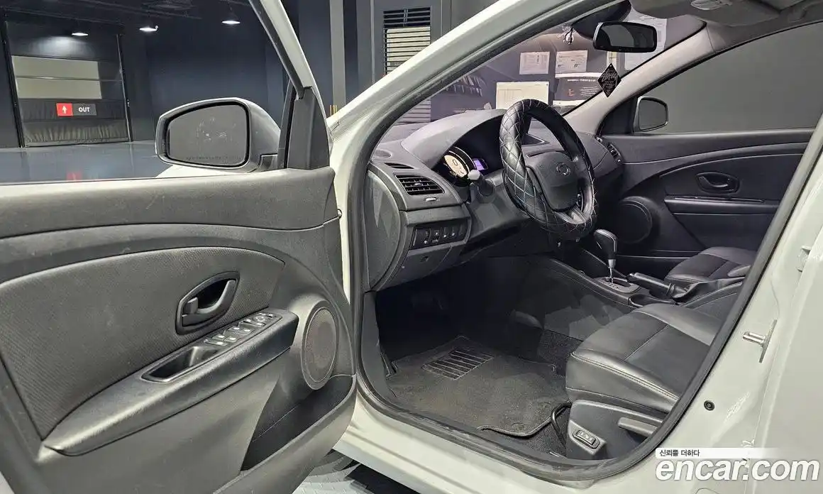 Renault SM3 2018 1.6 Автомат в Москве № 758794, фото 11