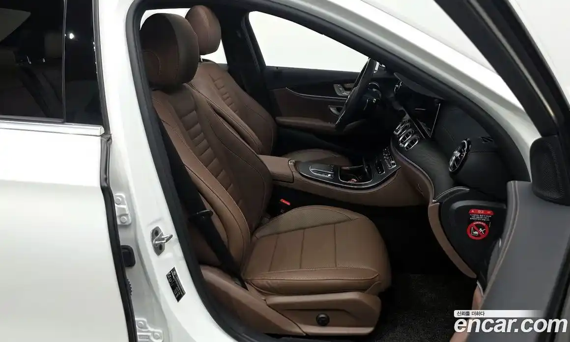 Mercedes-Benz E-Class 2023 2.0 Автомат в Москве № 763948, фото 11