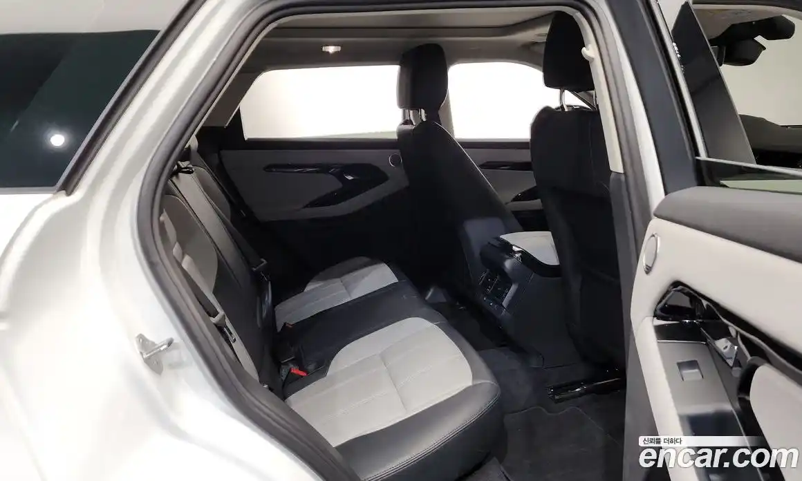 Land Rover Range-Rover Evoque 2024 2.0 Автомат в Москве № 765954, фото 12