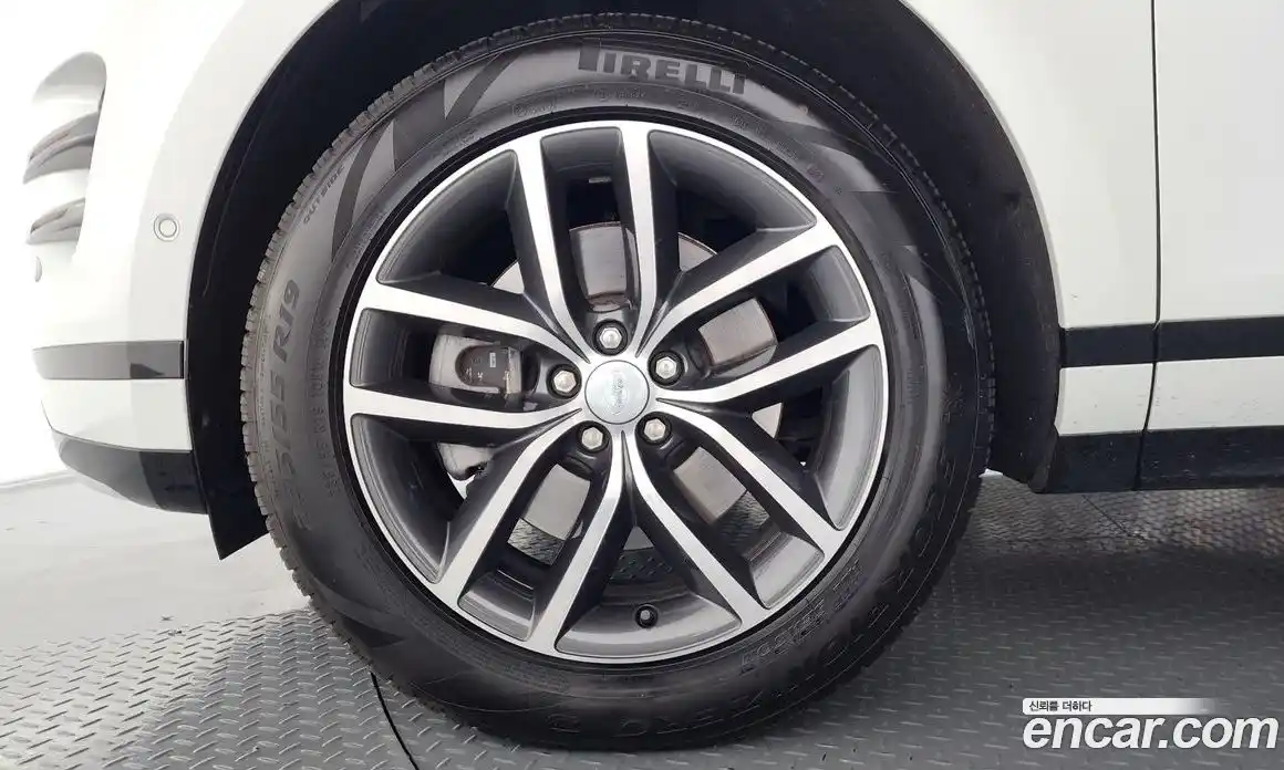 Land Rover Range-Rover Evoque 2024 2.0 Автомат в Москве № 765954, фото 5