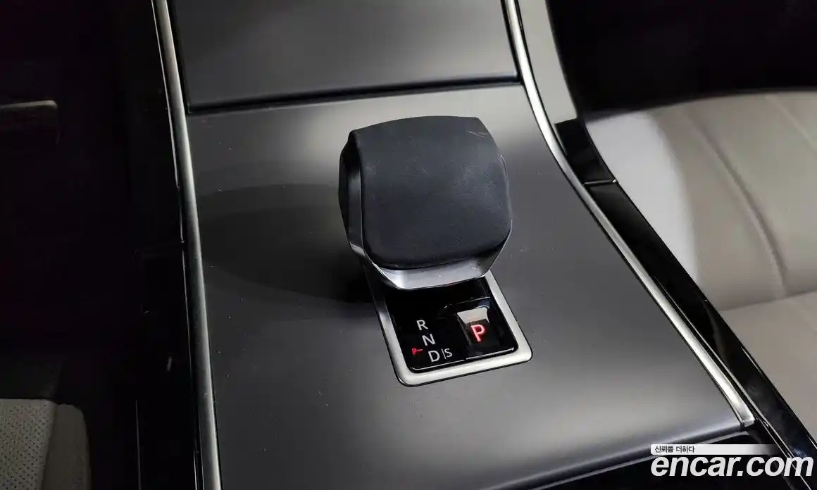 Land Rover Range-Rover Evoque 2024 2.0 Автомат в Москве № 765954, фото 9