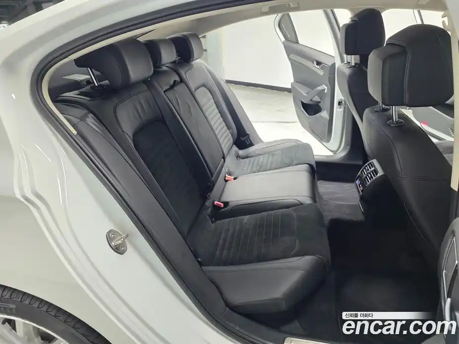 Volkswagen Passat 2018 2.0 Автомат в Москве № 767245, фото 11