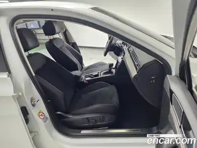 Volkswagen Passat 2018 2.0 Автомат в Москве № 767245, миниатюра 10