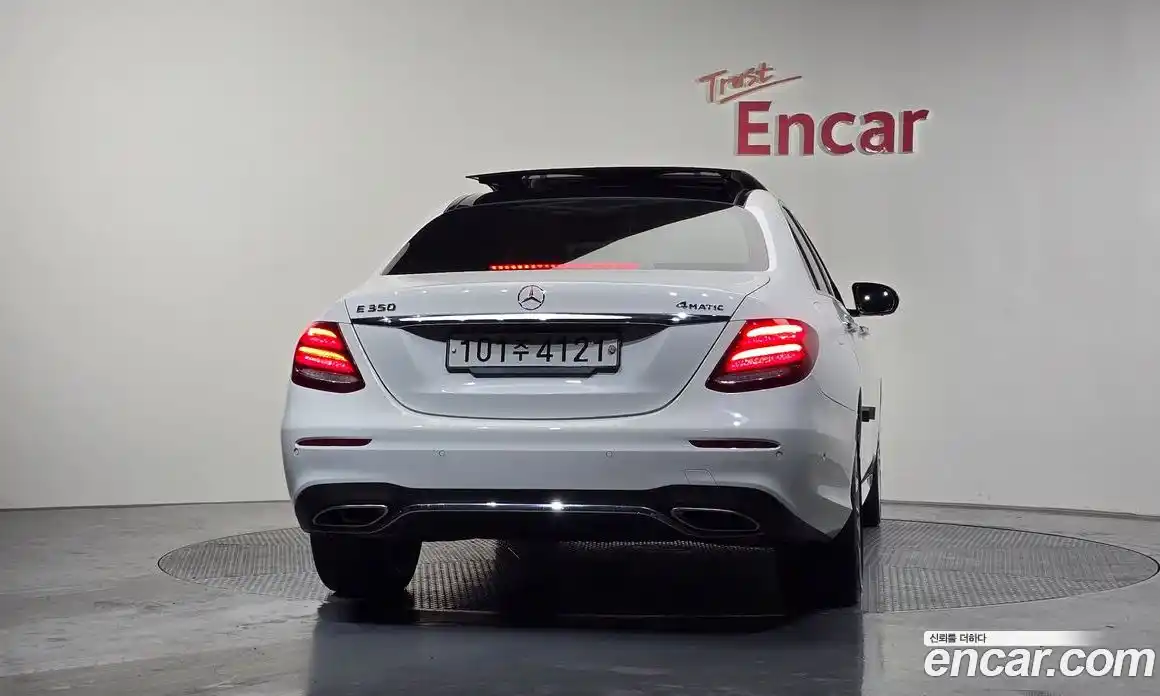 Mercedes-Benz E-Class 2019 2.0 Автомат в Москве № 160867, фото 4