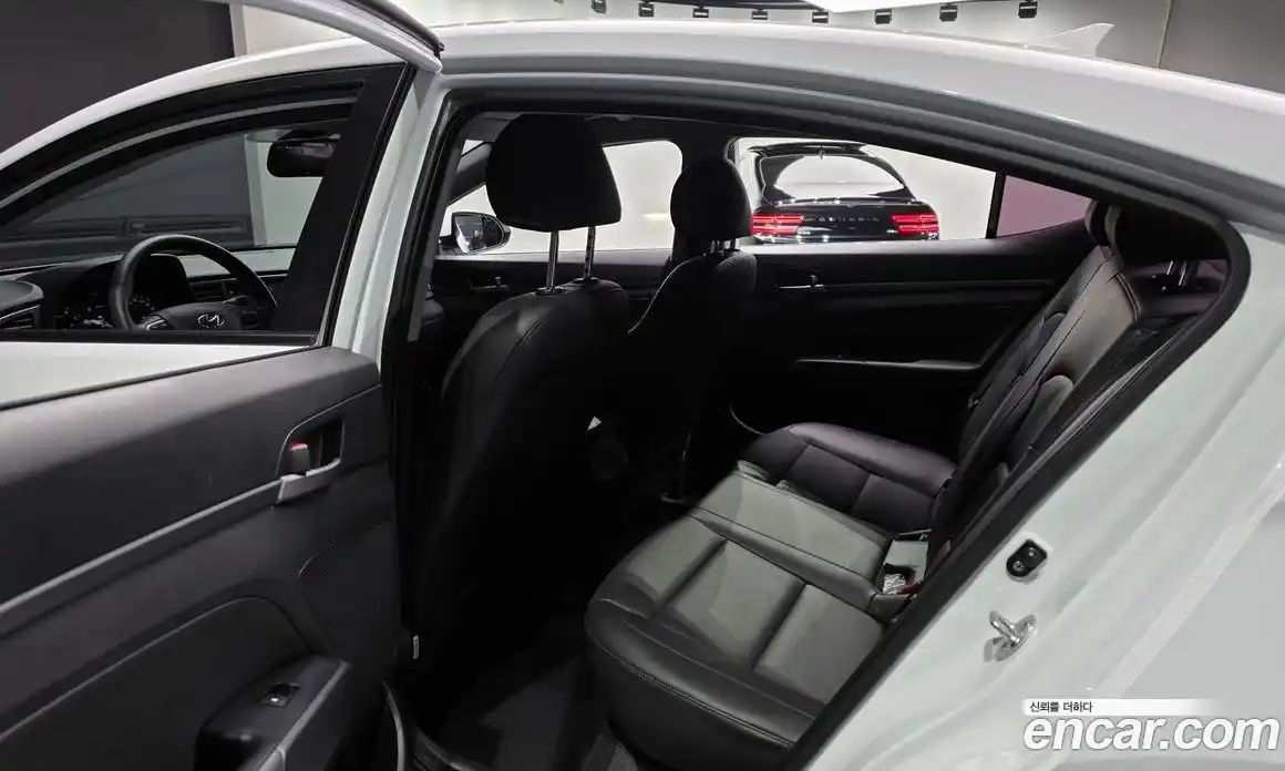 Hyundai Avante 2018 1.6 Автомат в Москве № 714643, фото 12