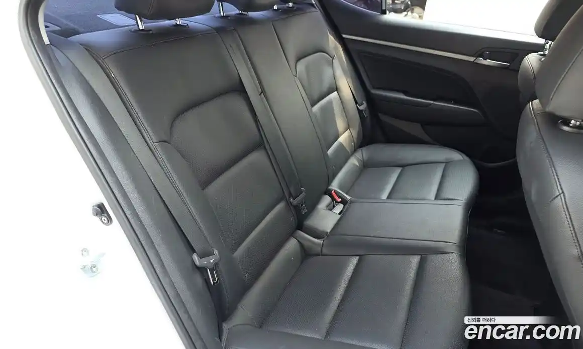 Hyundai Avante 2018 1.6 Автомат в Москве № 714825, фото 12