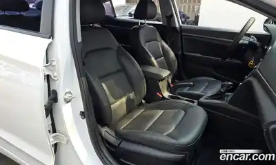 Hyundai Avante 2018 1.6 Автомат в Москве № 714825, миниатюра 10