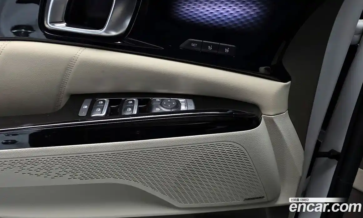 Kia Canival 2023 3.5 Автомат в Москве № 716143, фото 17