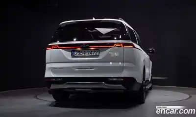 Kia Canival 2023 3.5 Автомат в Москве № 716143, миниатюра 4