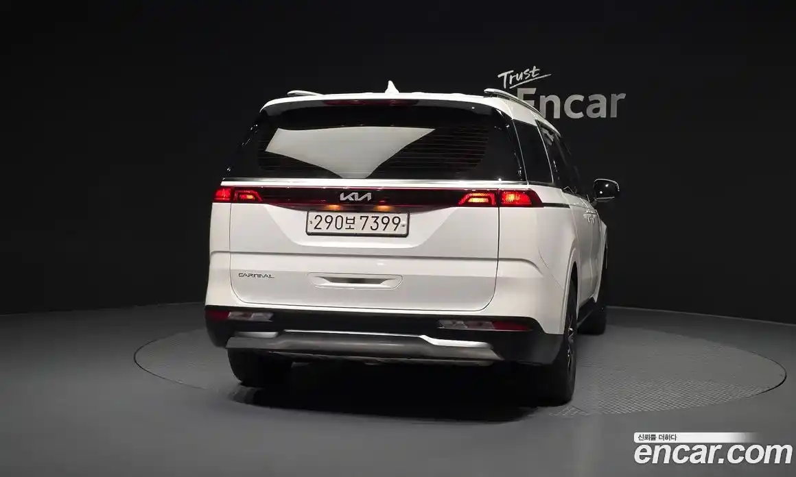 Kia Canival 2023 2.2 Автомат в Москве № 716449, фото 4