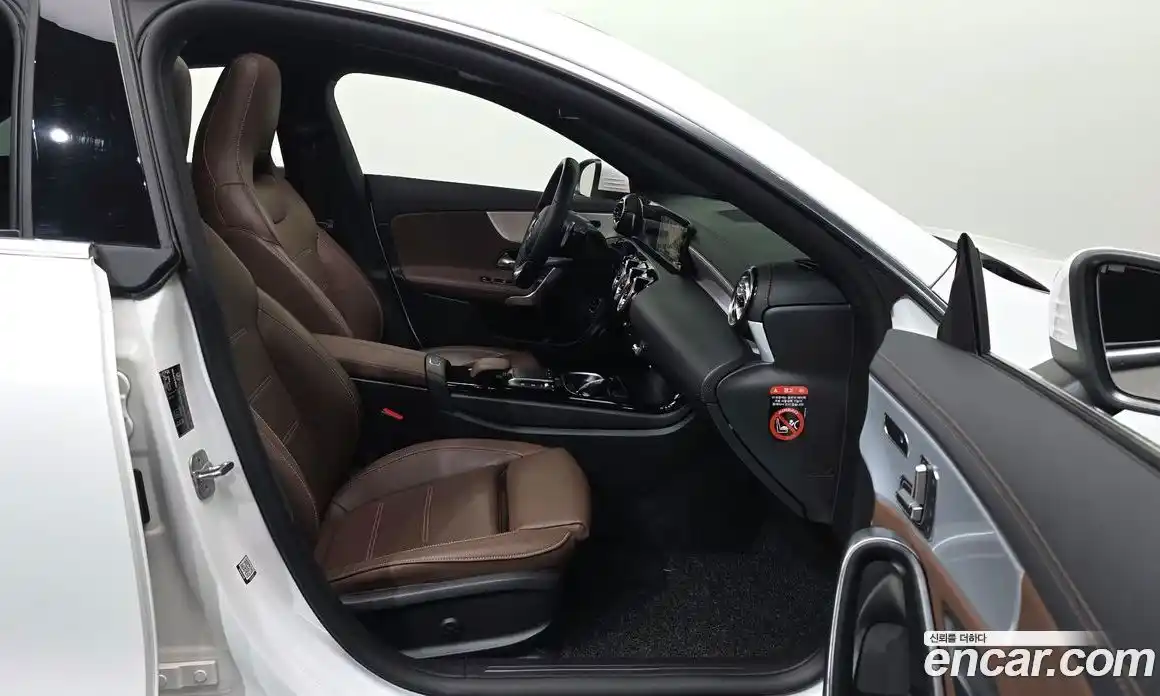 Mercedes-Benz CLA-Class 2023 2.0 Автомат в Москве № 722098, фото 10