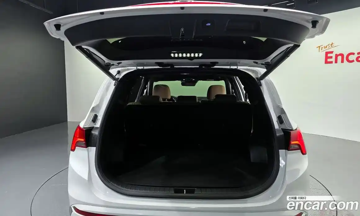 Hyundai Santa Fe 2023 1.6 Автомат в Москве № 745365, фото 20