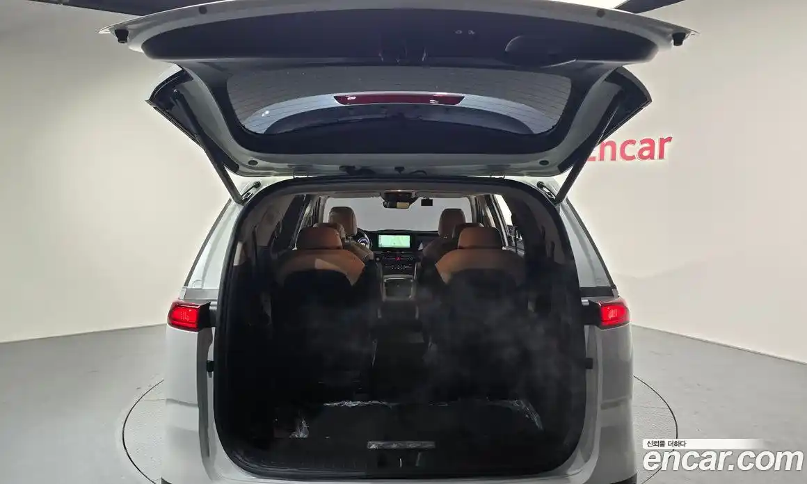 Kia Canival 2023 3.5 Автомат в Москве № 746387, фото 20