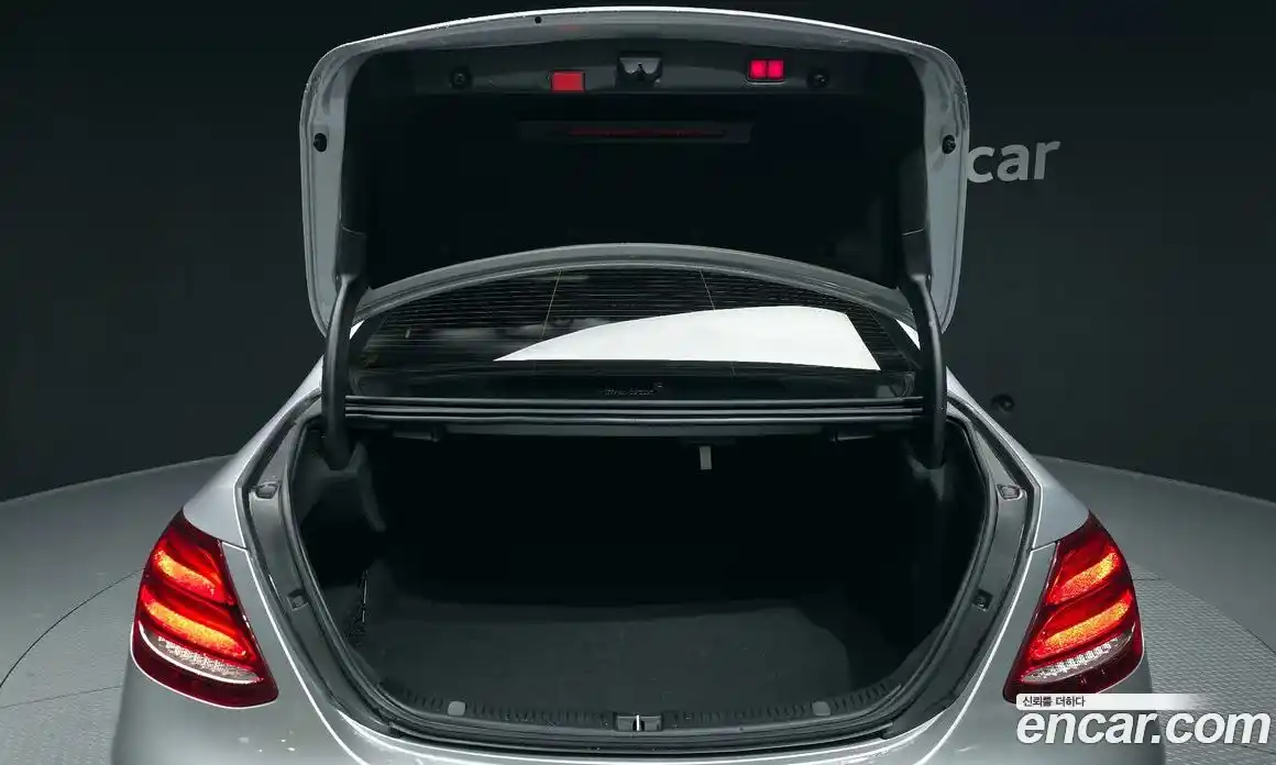 Mercedes-Benz E-Class 2020 2.0 Автомат в Москве № 749298, фото 20