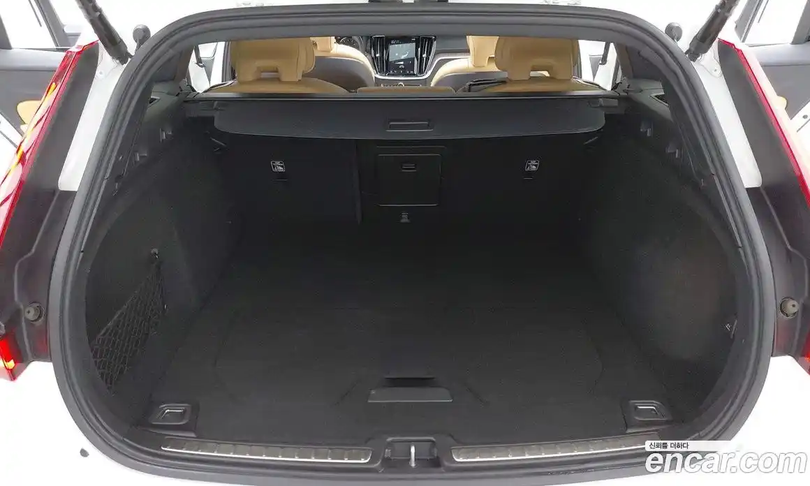 Volvo V60 2021 2.0 Автомат в Москве № 749695, фото 12