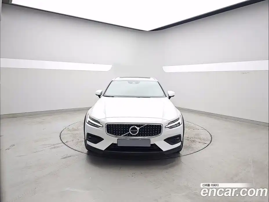 Volvo V60 2021 2.0 Автомат в Москве № 749695, фото 3