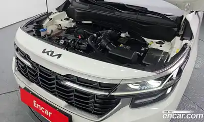 Kia Seltos 2023 1.6 Автомат в Москве № 757916, миниатюра 6