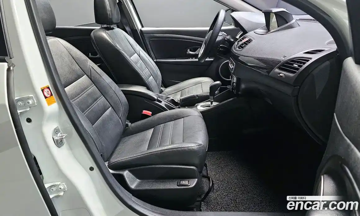 Renault SM3 2015 1.6 Автомат в Москве № 760046, фото 11