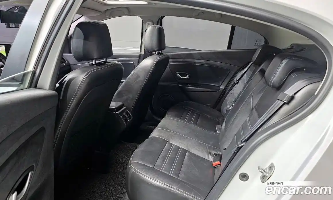 Renault SM3 2015 1.6 Автомат в Москве № 760046, фото 13