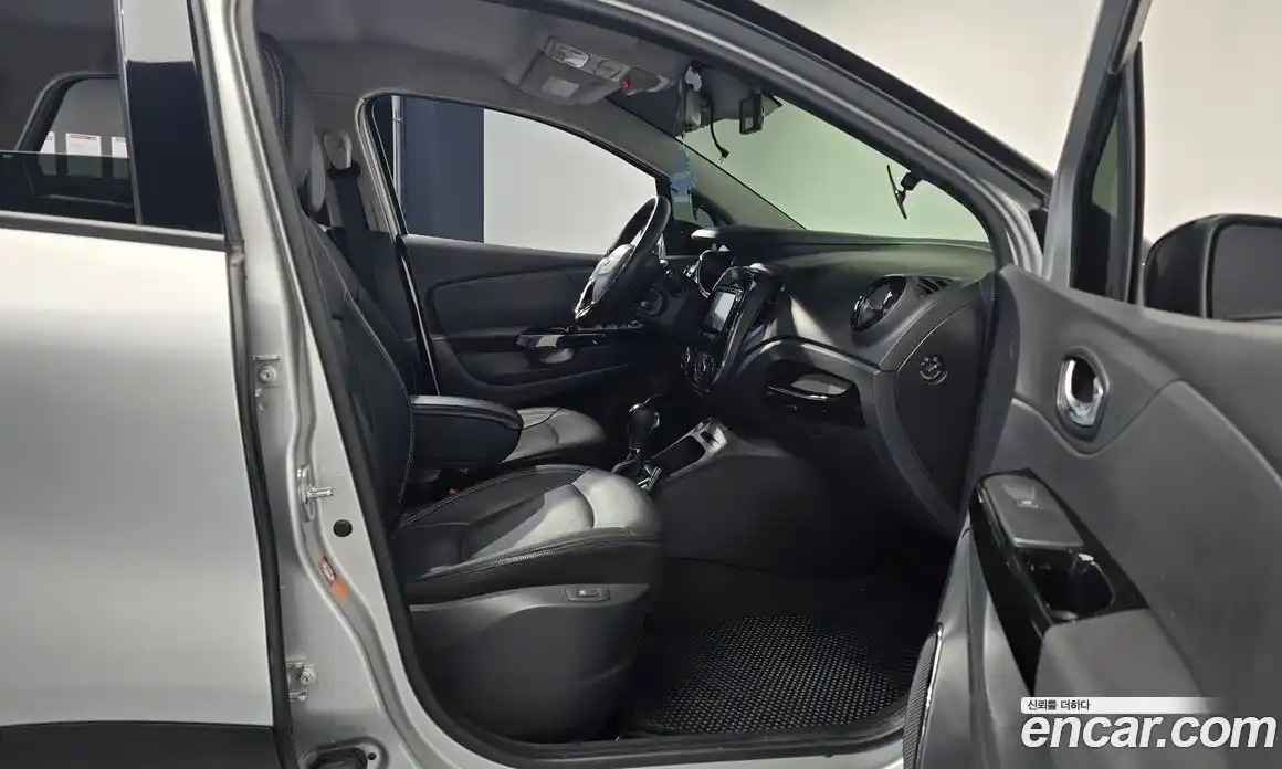 Renault QM3 2015 1.5 Автомат в Москве № 761671, фото 11