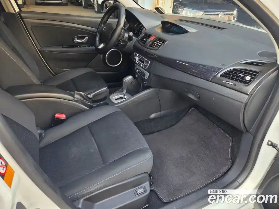 Renault SM3 2014 1.6 Автомат в Москве № 761942, фото 12